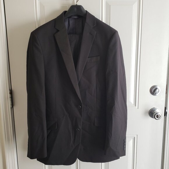 Madison Men's Black Suit Jacket and Pants - Picture 1 of 10